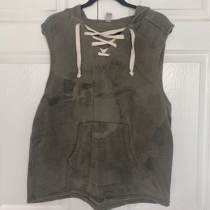 Alternative Woman’s sleeveless sweatshirt with hood XL